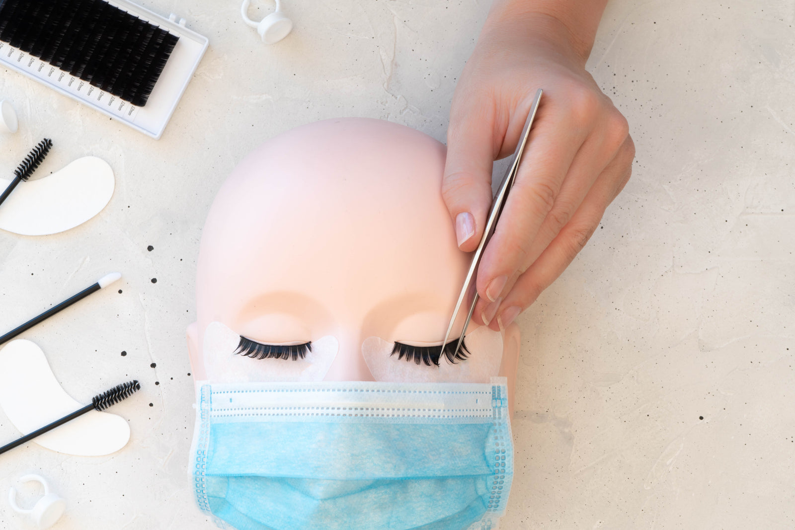 7 Mistakes Beginner Lash Artists Make