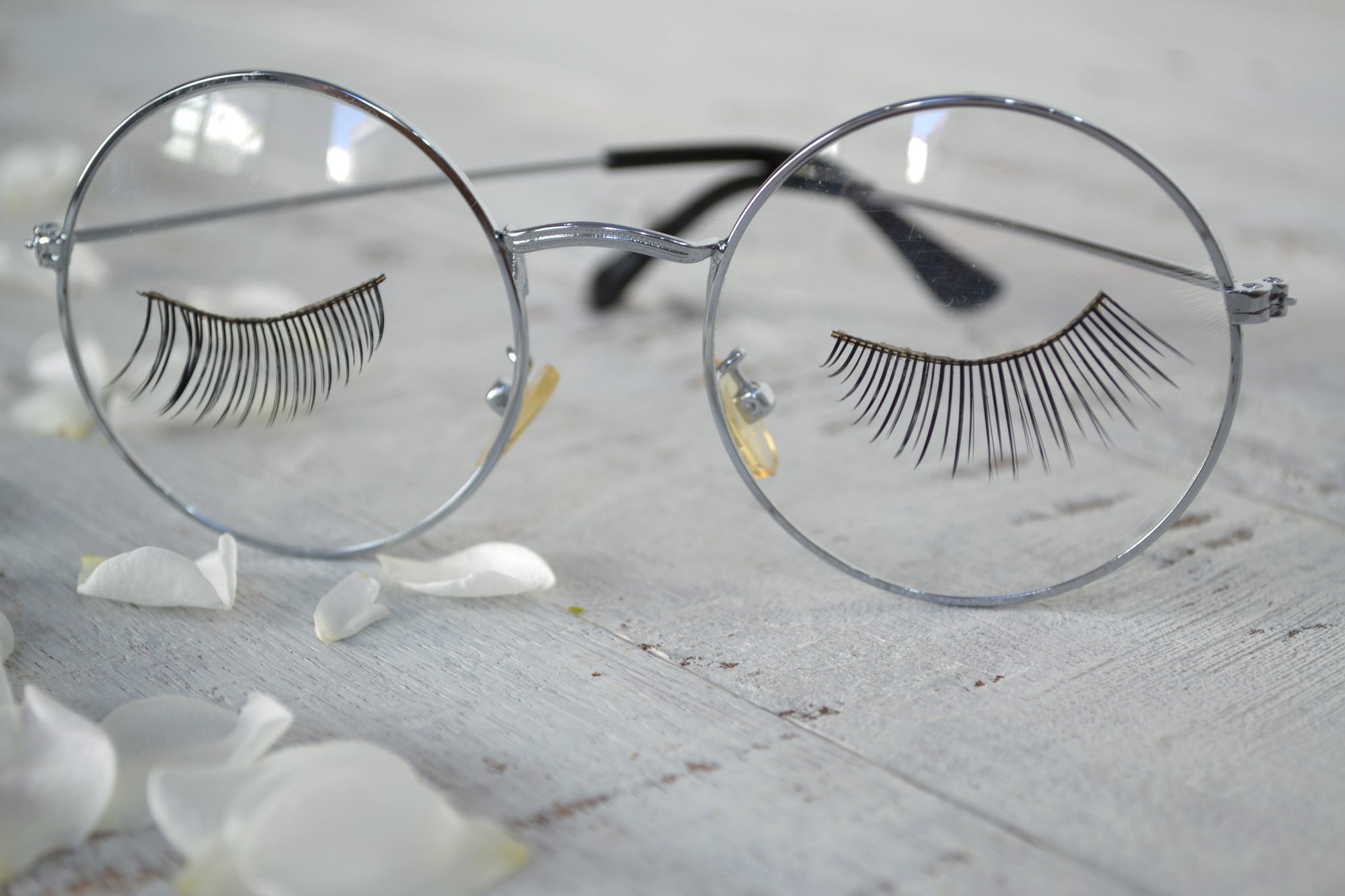 Tips for Applying Eyelash Extensions on Glasses-Wearing Clients