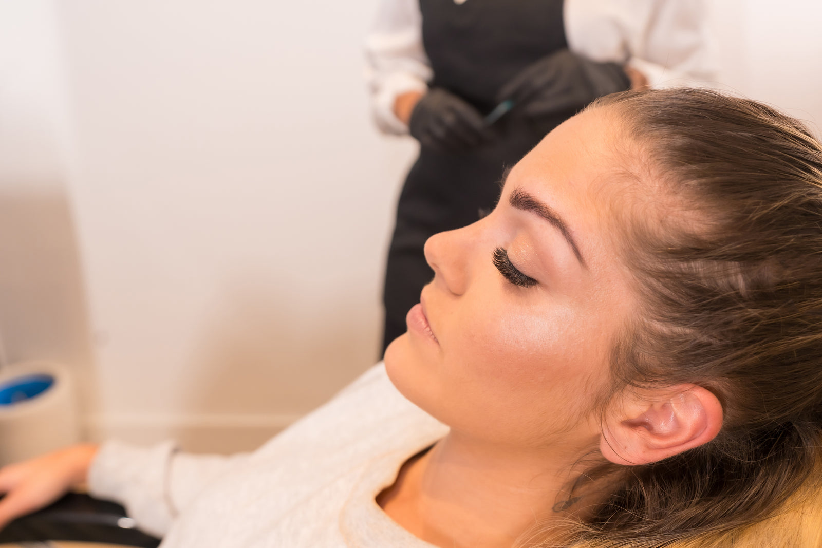 How Long Do Eyelash Extensions Last? A Lash Artist's Guide
