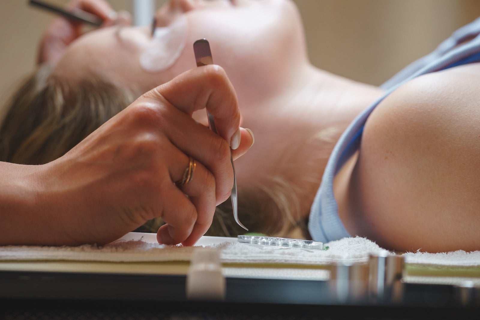 How to Hold Tweezers for Eyelash Extensions Correctly