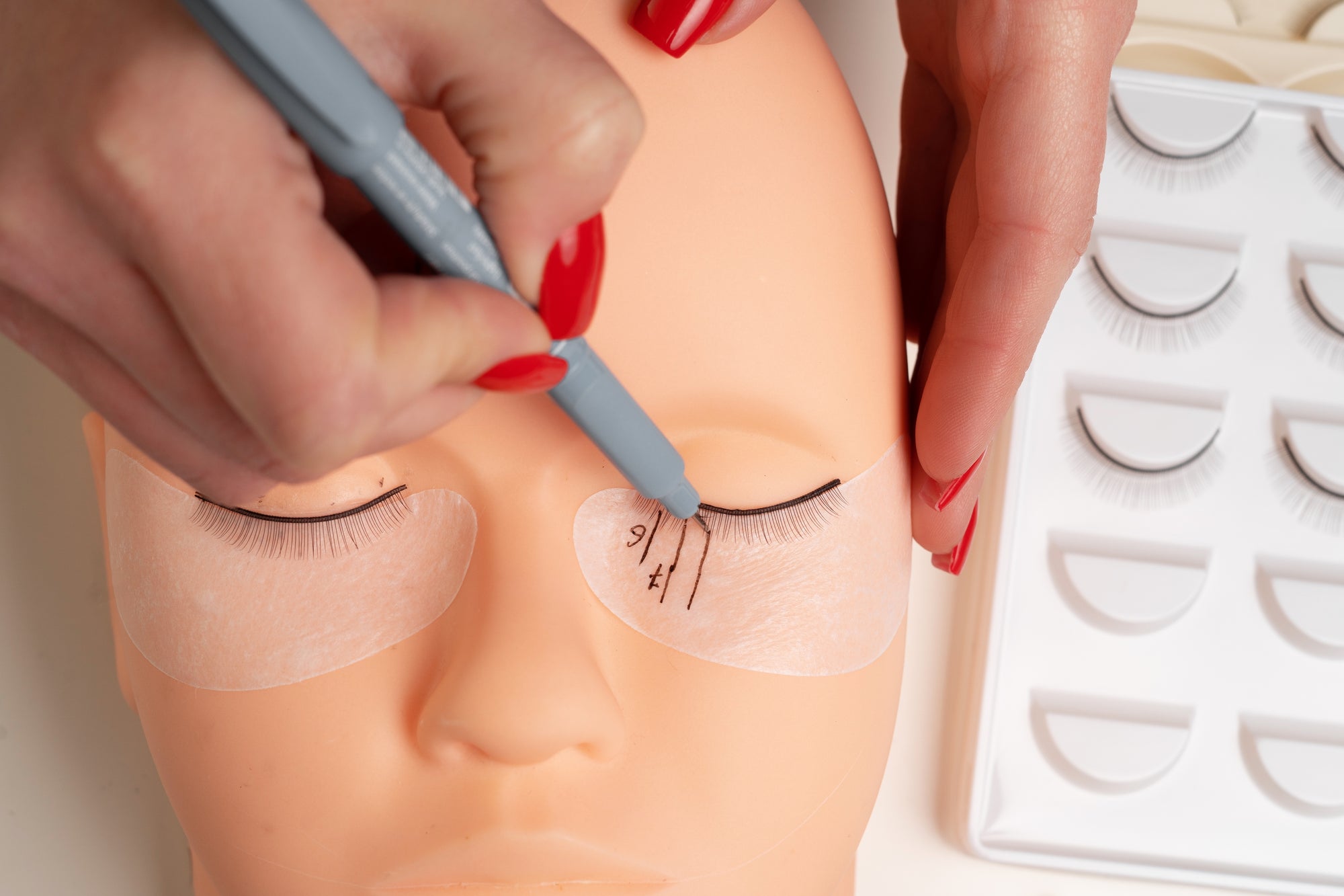 A Comprehensive Guide: Practicing Eyelash Extensions at Home